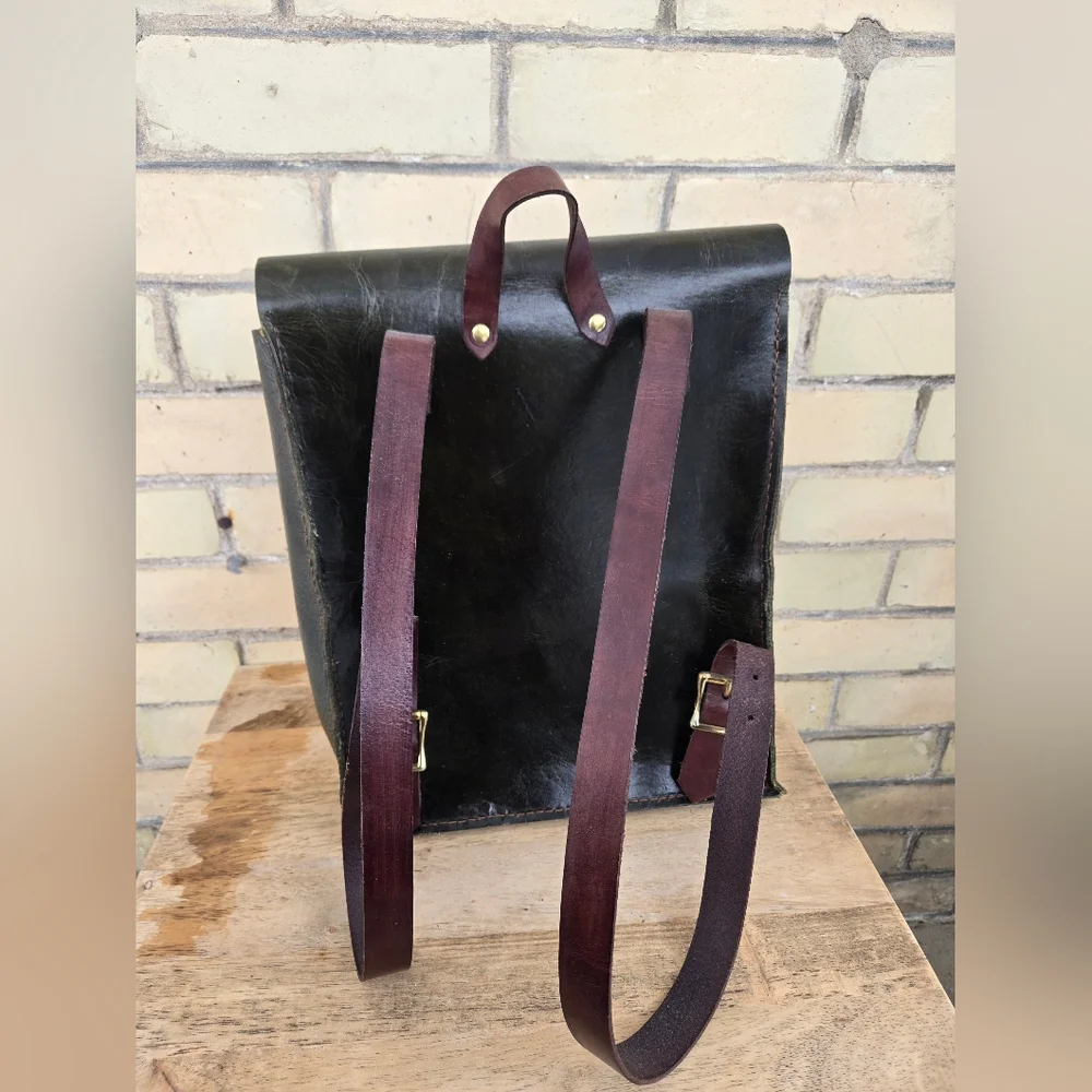 Vintage Leather Backpack - Picture 8 of 12